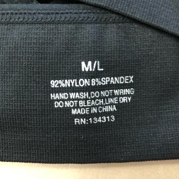 Black Low Back Seamless Cozy Scoopneck Cropped Bra Cami - Picture 5 of 6